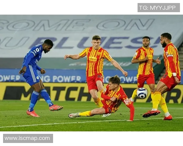 女王巡游者与西布罗姆的激烈对决展现足球魅力与团队精神